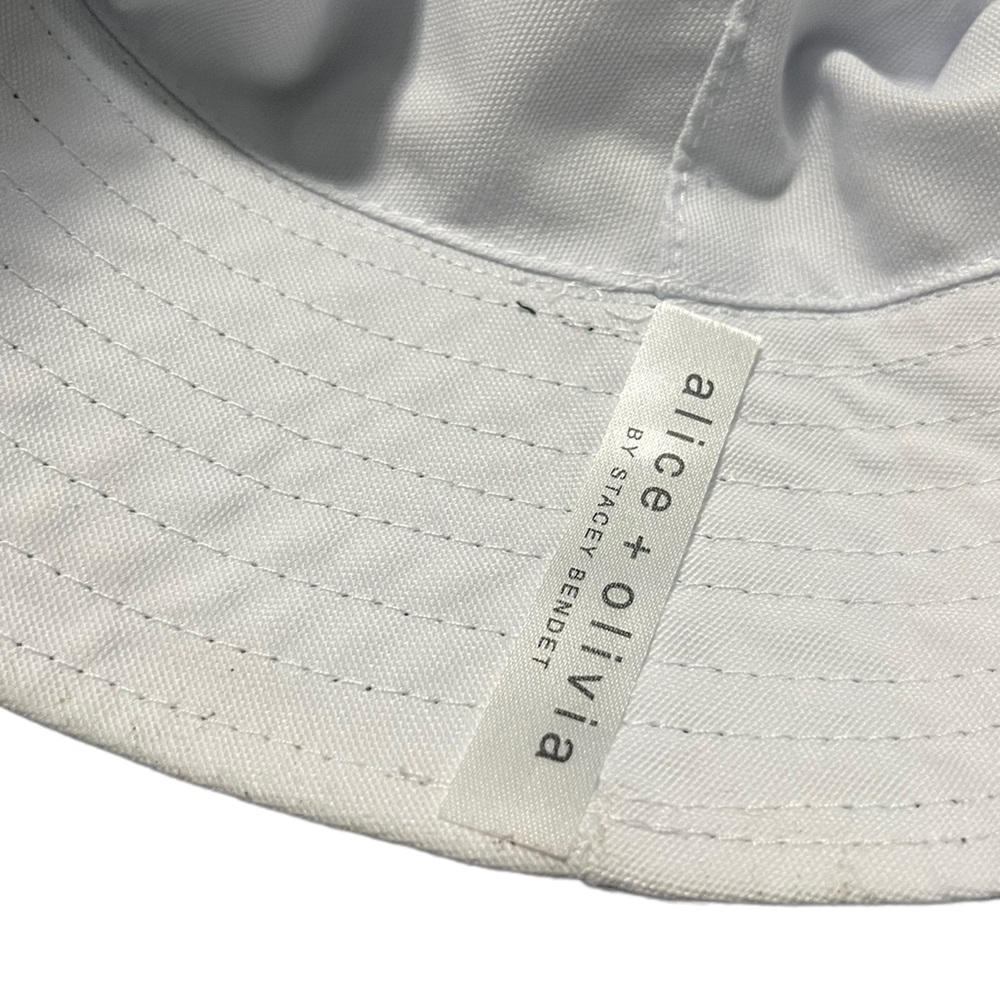 ALICE + OLIVIA DAISY REVERSIBLE BUCKET HAT - Picture 2 of 3